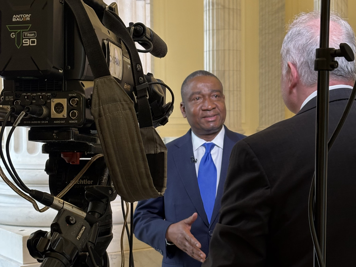 Congressman Fields speaks with a C-SPAN reporter in the Cannon Rotunda of the House of Representatives.
