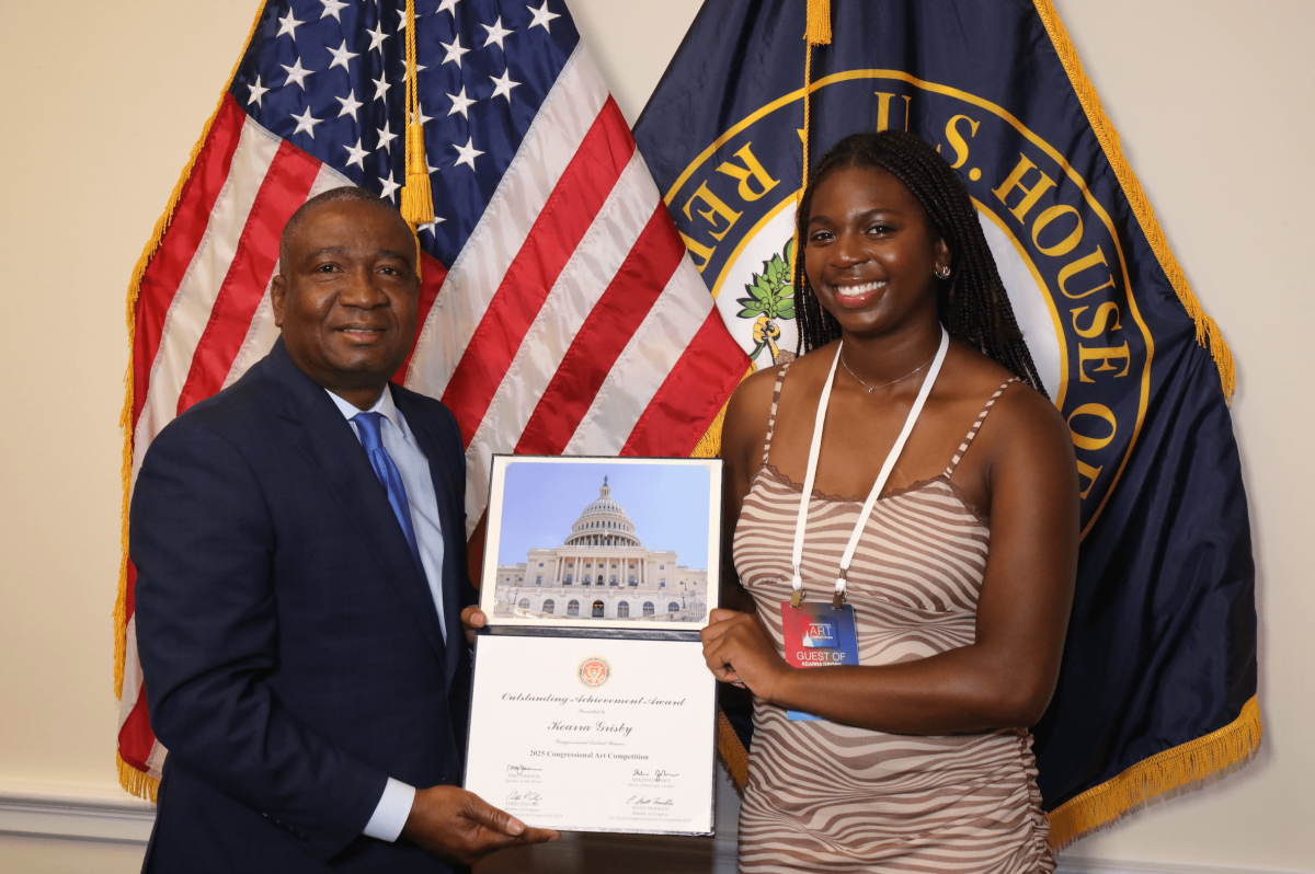 Rep. Fields meets with Art Competition Winner Kearra Grisby
